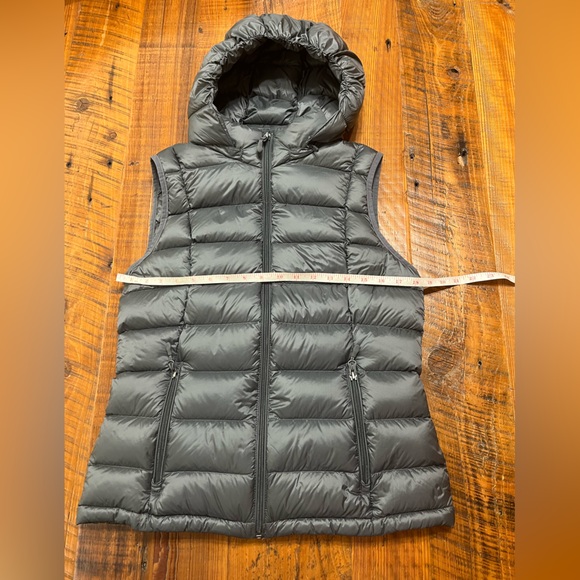 NWT Charter Club Gray Puffer Vest Size Medium - Picture 7 of 14